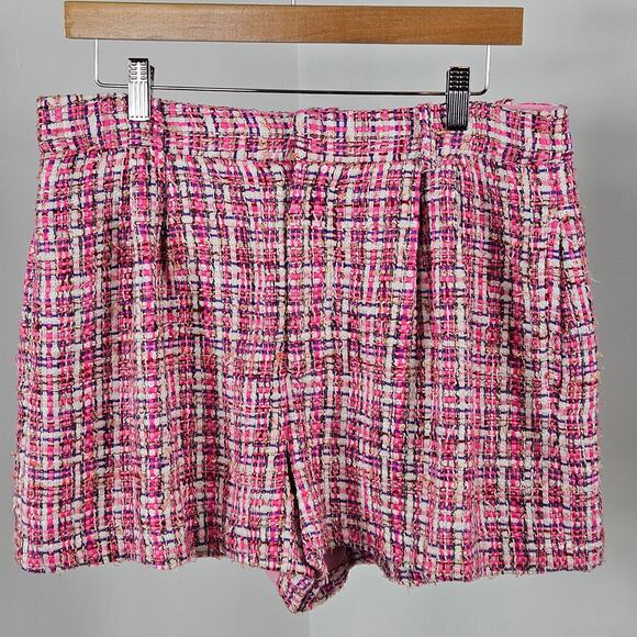 Alice and Olivia Women's Pink Tweed Conry Pleated Shorts | 12 - Picture 1 of 15